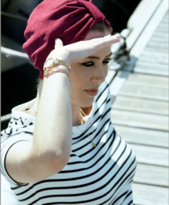 le turban rouge bordeau, un turban tendance chic